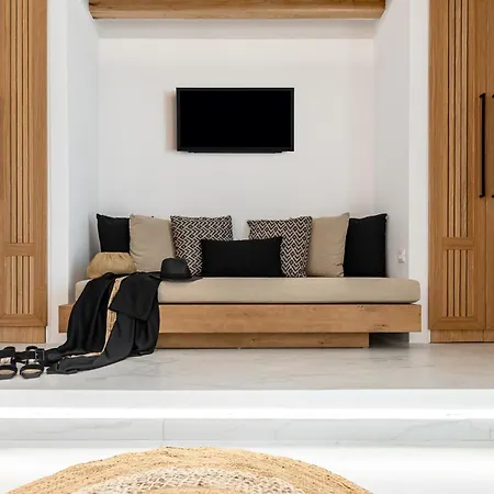 V Luxury Naxos